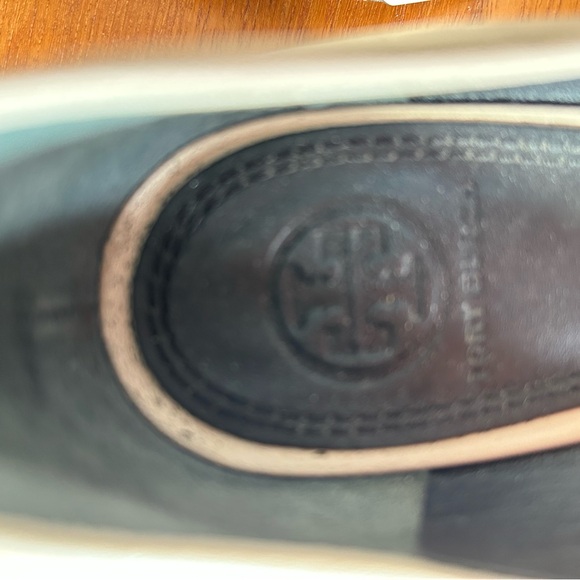 Tory Burch Beige Block Heel Shoes - Picture 8 of 9